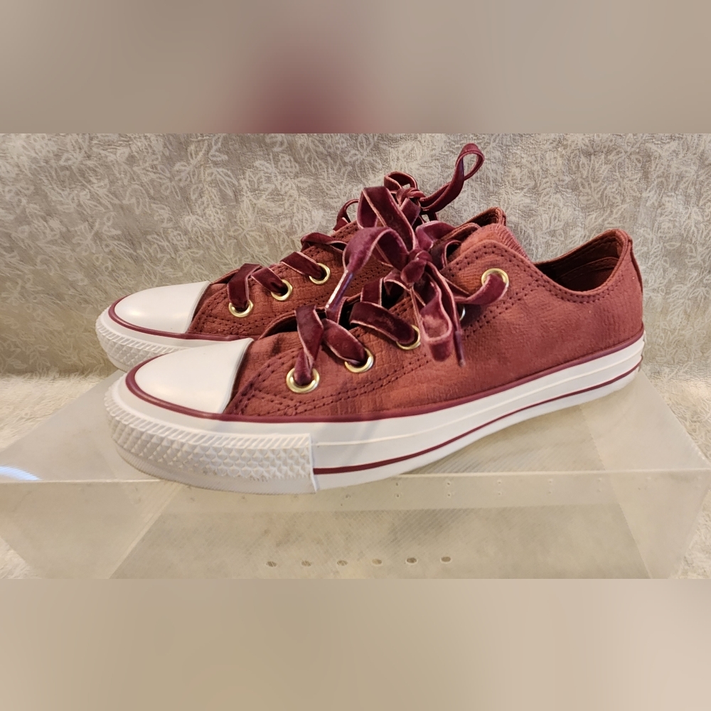 "Chucks"  Chuck Taylor, Converse Limited Edition Raspberry Sueded Size 5
